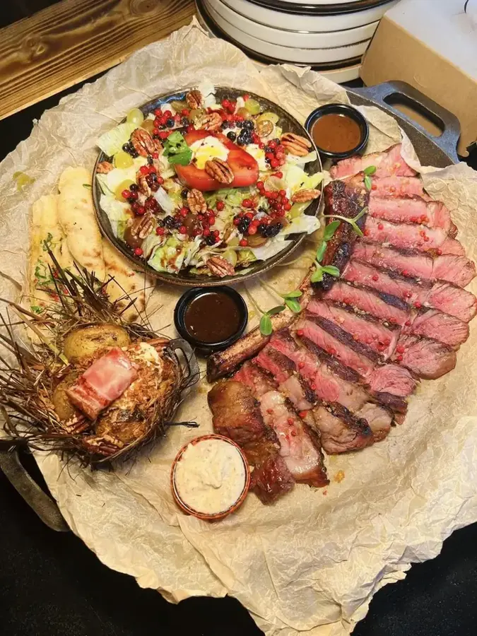 Nakrájený steak z hovězího z naší zrací lednice